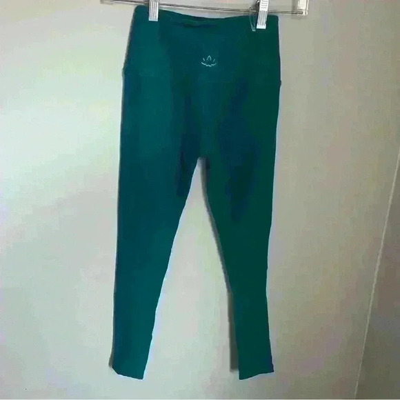 BEYOND YOGA Teal Capri Leggings SIZE XS - Picture 5 of 6